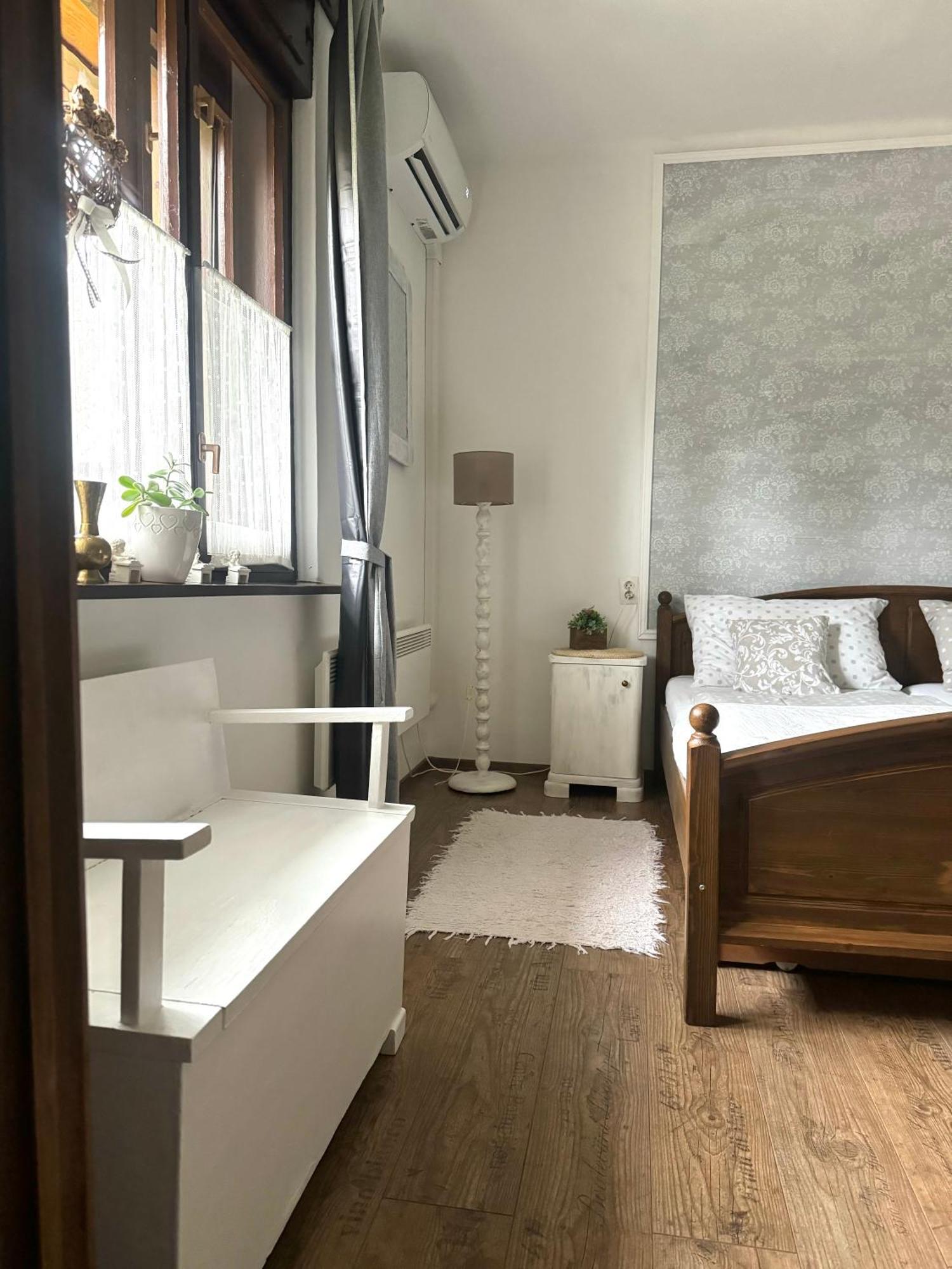 Halhaza Vendeghaz Daire Sirok Dış mekan fotoğraf